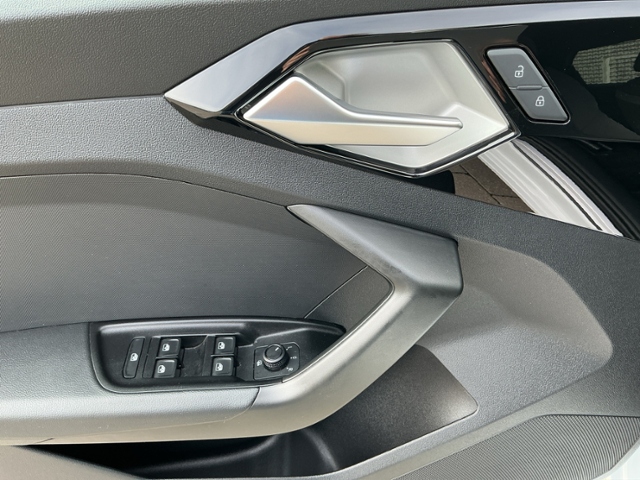 A1 Sportback adv 30 TFSI S-tron LED/ACC/SHZ