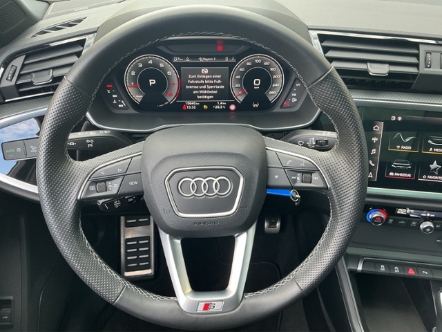Q3 45TFSI quat. S-tron S-LINE LED/PANO/RFK/ACC
