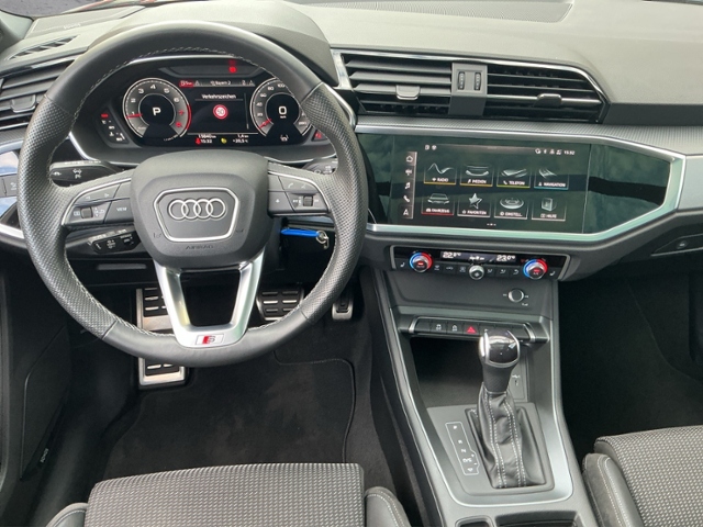 Q3 45TFSI quat. S-tron S-LINE LED/PANO/RFK/ACC