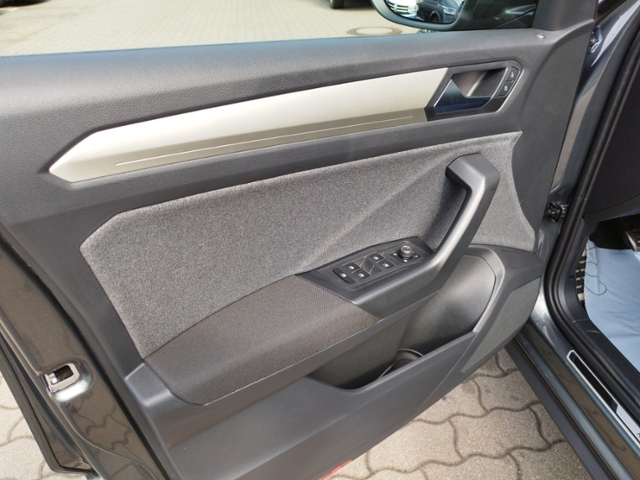 T-Roc MOVE 1.5 TSI IQ-Drive/SHZ/ACC/LightAssist 