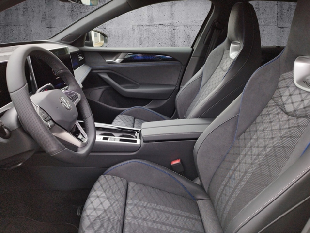 Passat Variant R-line 2.0 TDI DSG NAV/IQ-Drive/A