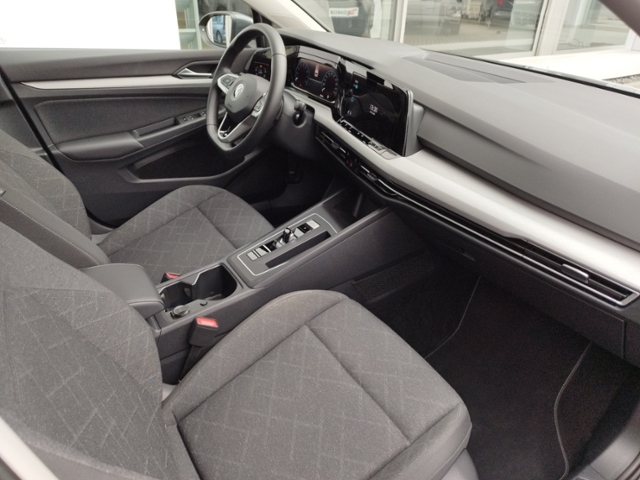 Golf VIII Variant Life 1.5 eTSI DSG BusinessPre.