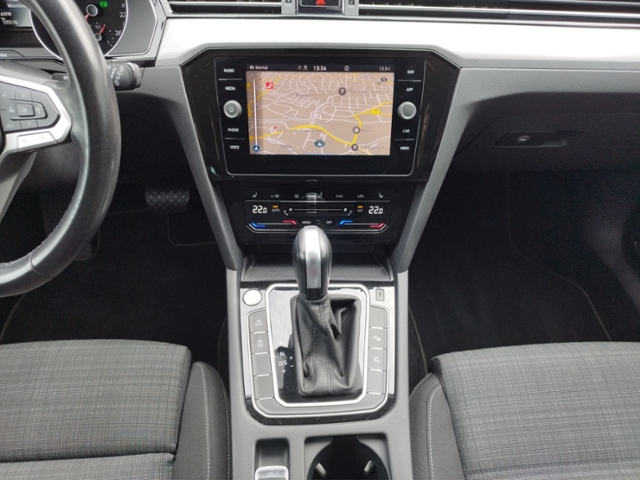 Passat Variant Business 2.0TDI DSG R-line/Navi/C