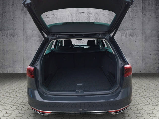 Passat Variant Business 2.0TDI DSG R-line/Navi/C