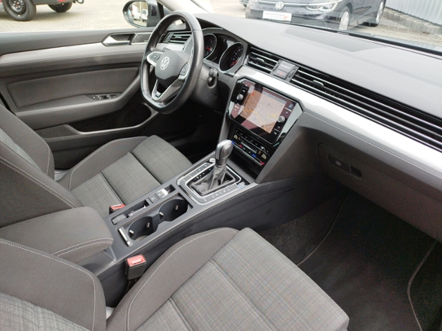 Passat Variant Business 2.0TDI DSG R-line/Navi/C