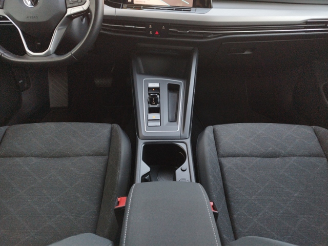 Golf VIII Variant Life 2.0 TDI DSG NAV/ACC/SHZ/3