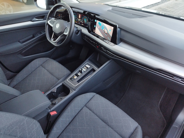 Golf VIII Variant Life 2.0 TDI DSG NAV/ACC/SHZ/3