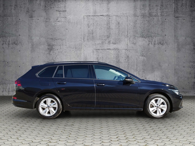 Golf VIII Variant Life 2.0 TDI DSG NAV/ACC/SHZ/3