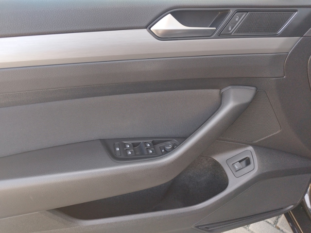 Passat Variant Basis 2.0TDI DSG Navi/RFK/SHZ/Car