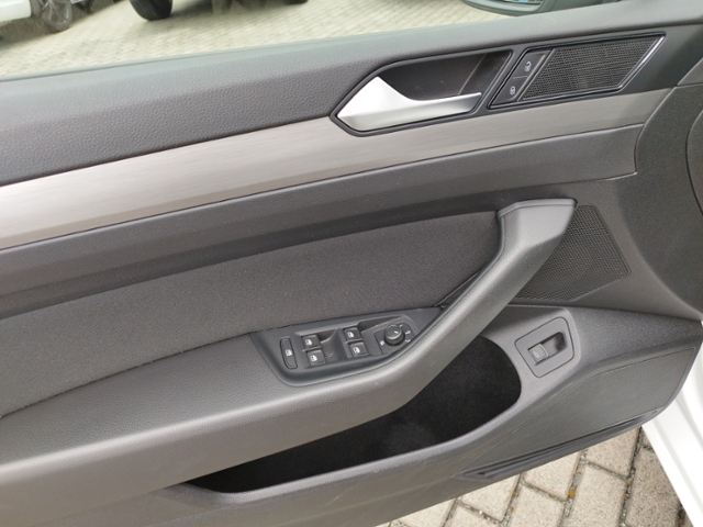 Passat Variant Basis 2.0TDI DSG/Navi/RFK/3-Zonen