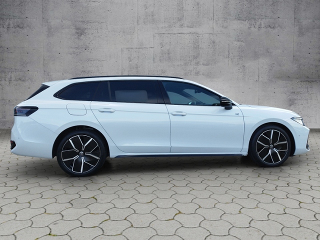 Passat Variant R-line 2.0TDI DSG DCC/AHK/IQ.Ligh