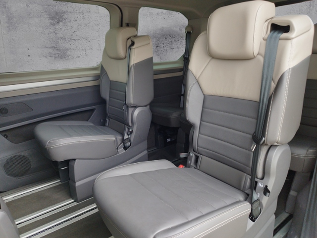 Multivan T7 Life 2.0 TDI DSG NAV/MATRIX/HUD KLIM