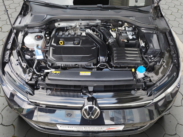Golf VIII R-line 1.5TSI DSG IQ.Light/NAV/3ZK/Car