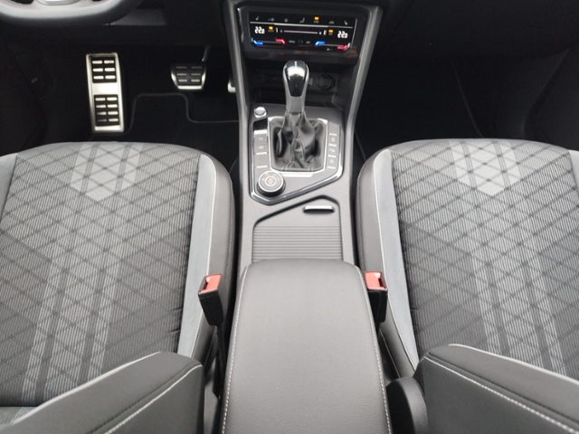 Tiguan R-Line 2.0TDI 4M DSG Matrix/Pano/HUD/Blac