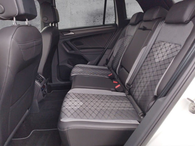 Tiguan R-Line 2.0TDI 4M DSG Matrix/Pano/HUD/Blac