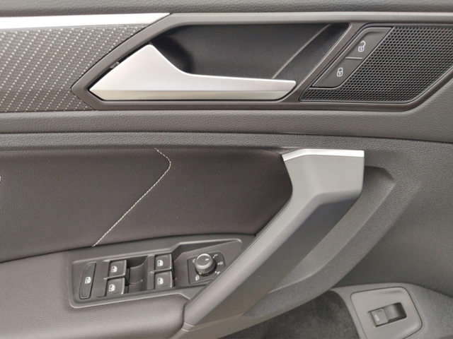 Tiguan R-Line 2.0TDI 4M DSG Matrix/Pano/HUD/Blac