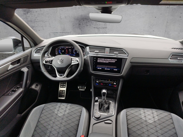 Tiguan R-Line 2.0TDI 4M DSG Matrix/Pano/HUD/Blac