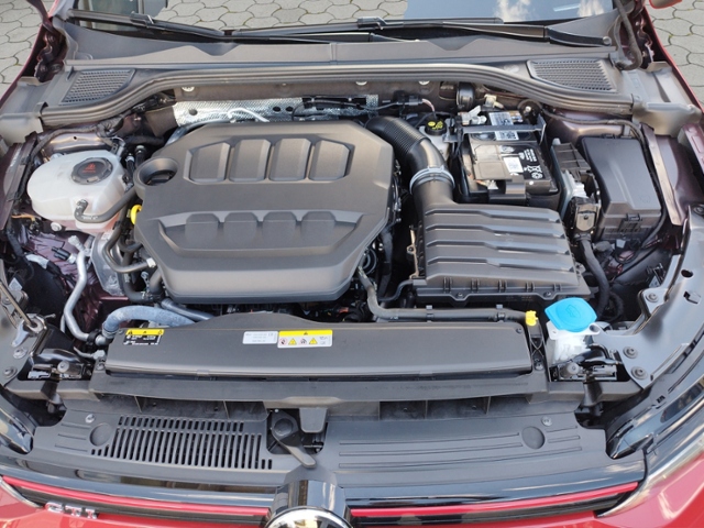 Golf VIII GTI 2.0 TSI DSG NAV/DCC/SHZ KLIMA LED 