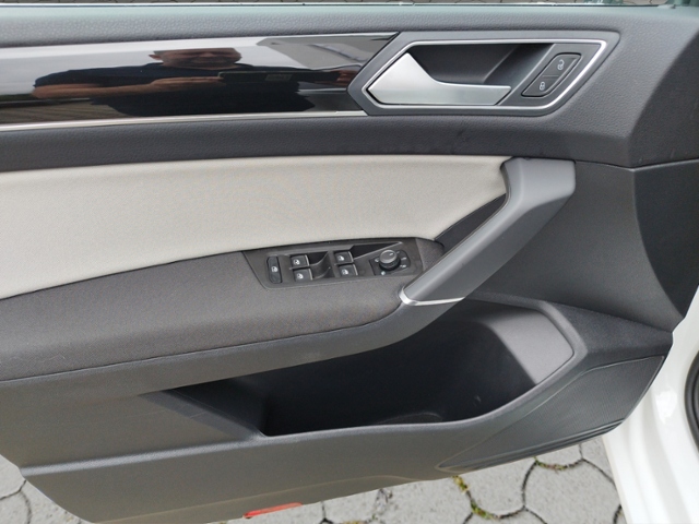 Touran Highline 2.0 TDI DSG DCC/NAV KLIMA LED