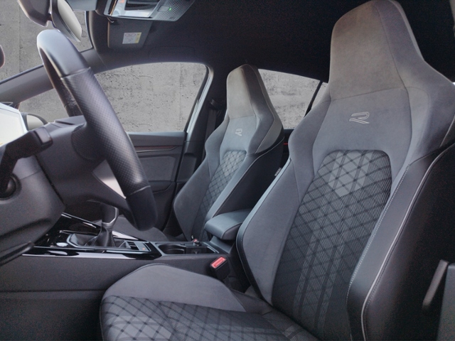 Golf VIII R-Line 1.5 TSI NAV/Park/BusinessP. KLI