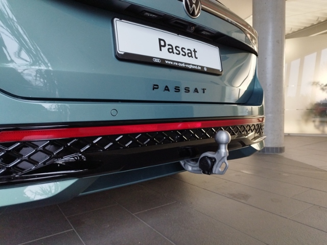 Passat Variant R-line 2.0 TDI DSG Black/IQ.DRIVE