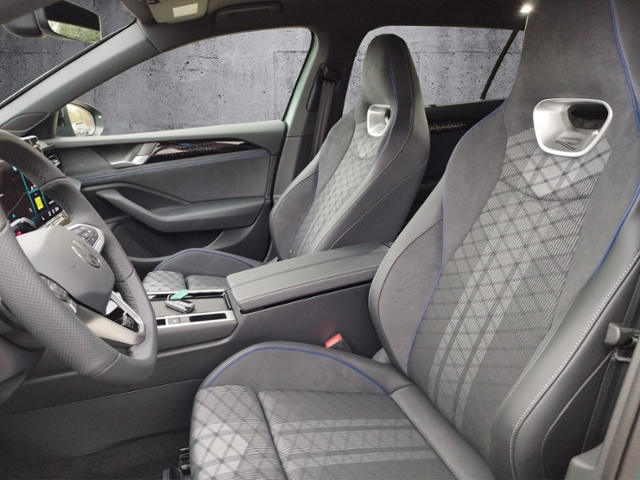 Passat Variant R-line 2.0 TDI DSG Black/IQ.DRIVE