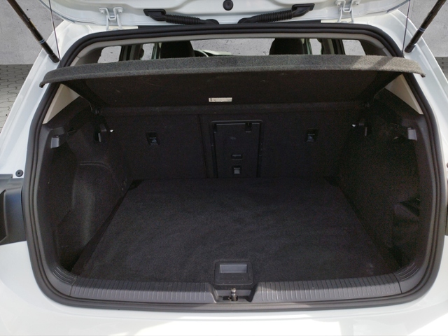 Golf VIII Life 1.0 eTSI DSG IQ.DRIVE/NAV/SHZ KLI