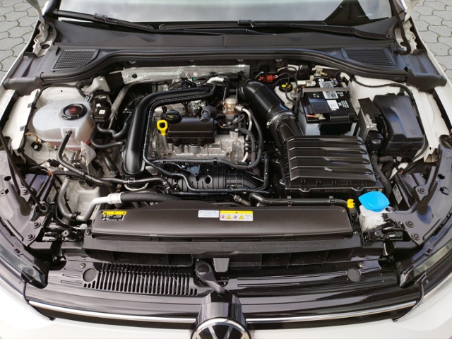 Golf VIII Life 1.0 eTSI DSG IQ.DRIVE/NAV/SHZ KLI