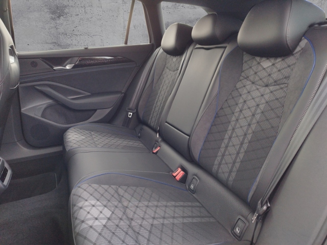 Passat Variant R-Line 1.5 TSI eHybrid DSG Black 