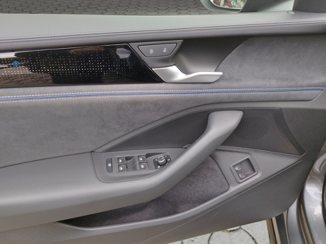 Passat Variant R-Line 1.5 TSI eHybrid DSG Black 