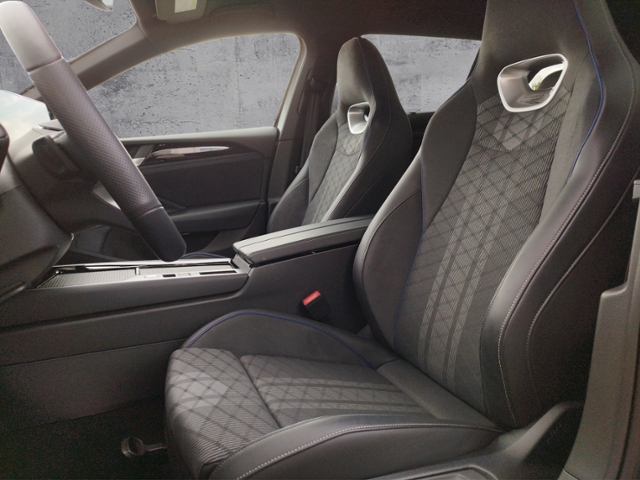 Passat Variant R-Line 1.5 TSI eHybrid DSG Black 