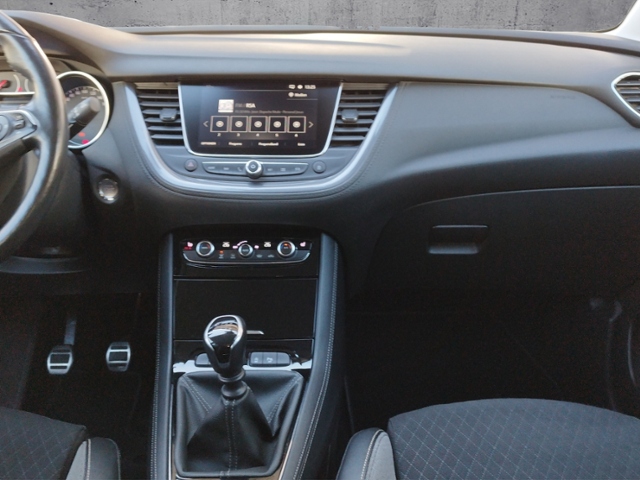 Grandland Innovation 1.2 Turbo 6-Gang NAVI KLIMA