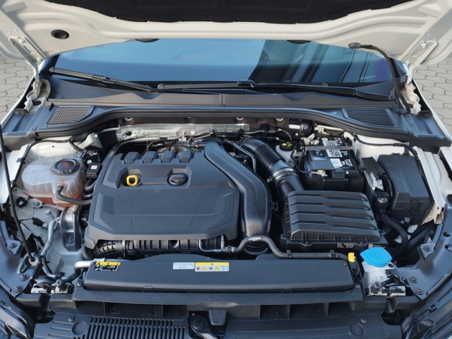 Golf VIII Move 1.5 TSI LED+/IQ.DRIVE KLIMA ALU