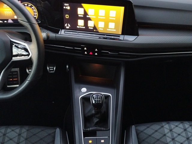 Golf VIII Variant R-Line 1.5 TSI STH/NAV/H&K/PAN