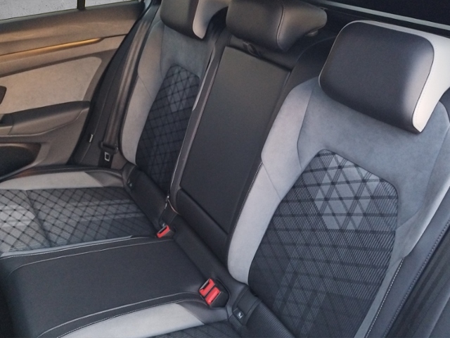 Golf VIII Variant R-Line 1.5 TSI STH/NAV/H&K/PAN