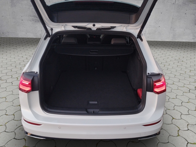 Golf VIII Variant R-Line 1.5 TSI STH/NAV/H&K/PAN