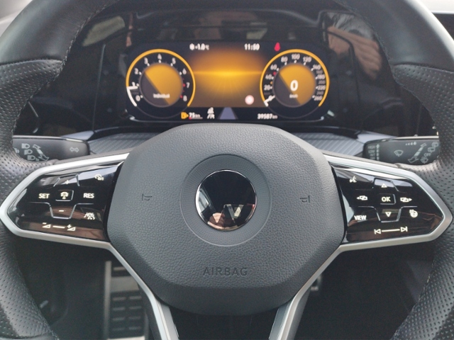 Golf VIII Variant R-Line 1.5 TSI STH/NAV/H&K/PAN