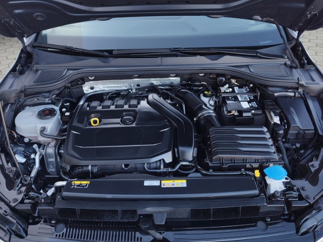 Golf VIII Life 1.5 TSI LED+/NAV/SHZ KLIMA NAVI A