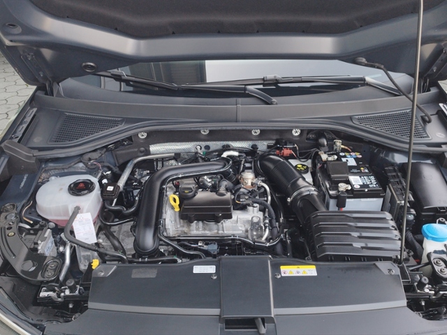 T-Roc 1.0 TSI R-LINE/5JG/LED+/RFK/ERGOACTIVE