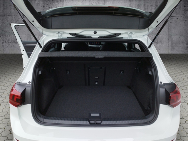 Golf VIII 2.0 TDI DSG R-LINE BLACK/LED+