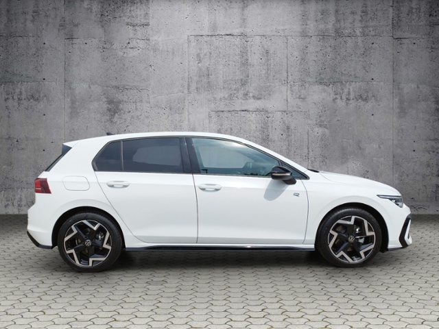 Golf VIII 2.0 TDI DSG R-LINE BLACK/LED+