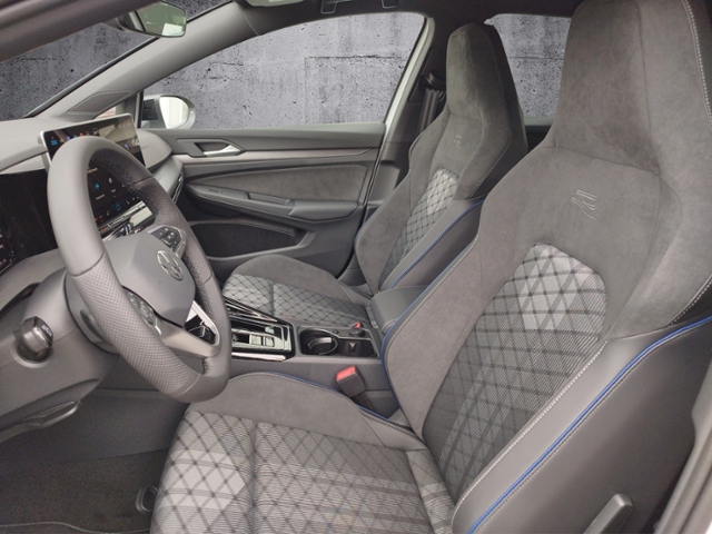 Golf VIII 2.0 TDI DSG R-LINE BLACK/LED+