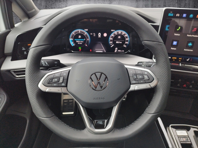 Golf VIII 2.0 TDI DSG R-LINE BLACK/LED+