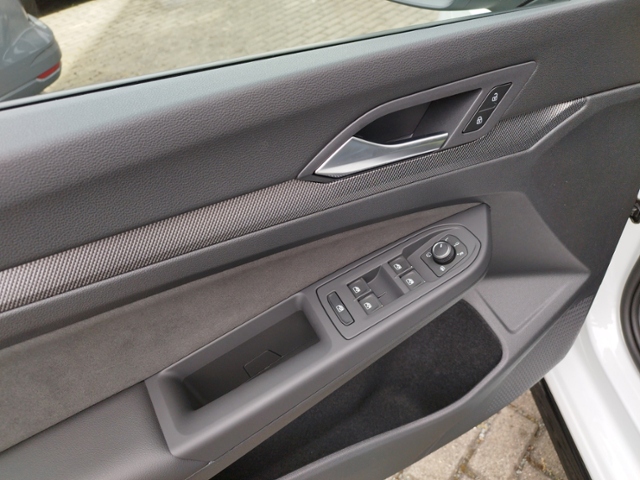 Golf VIII 2.0 TDI DSG R-LINE BLACK/LED+