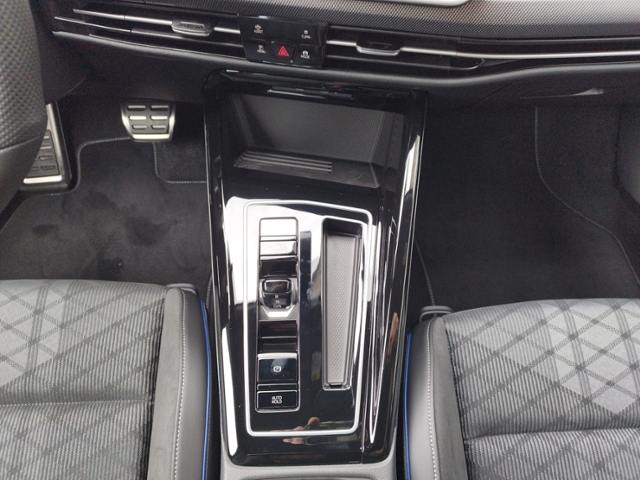 Golf VIII 2.0 TDI DSG R-LINE BLACK/LED+
