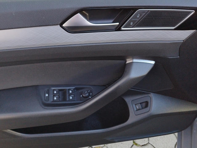 Passat Variant 2.0 TDI 4M DSG AHK/TRAVEL/RFK/NAV