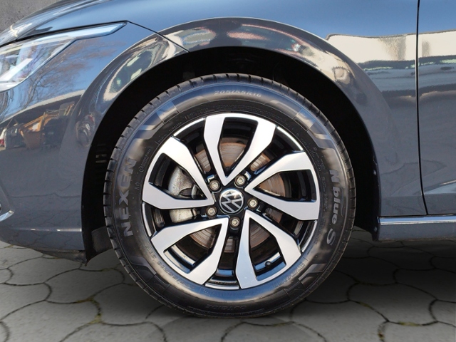 Golf VIII Variant Active 1.5 TSI AHK/LED/NAV