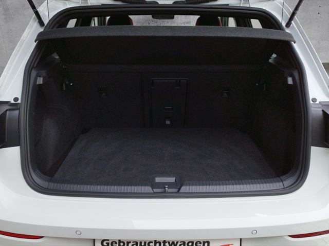 Golf VIII GTI 2.0 TSI LED+/ACC/SHZ/L+S