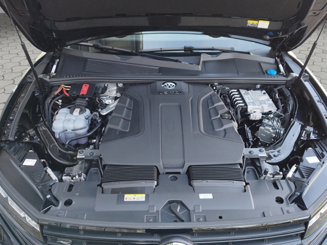 Touareg 3.0TDI 4M R-LINE AHK/STH/MATRIX/KEYLESS