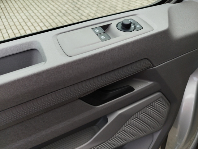 T7 Kombi KR 2.0 TDI 8-Gang KLIMA LED